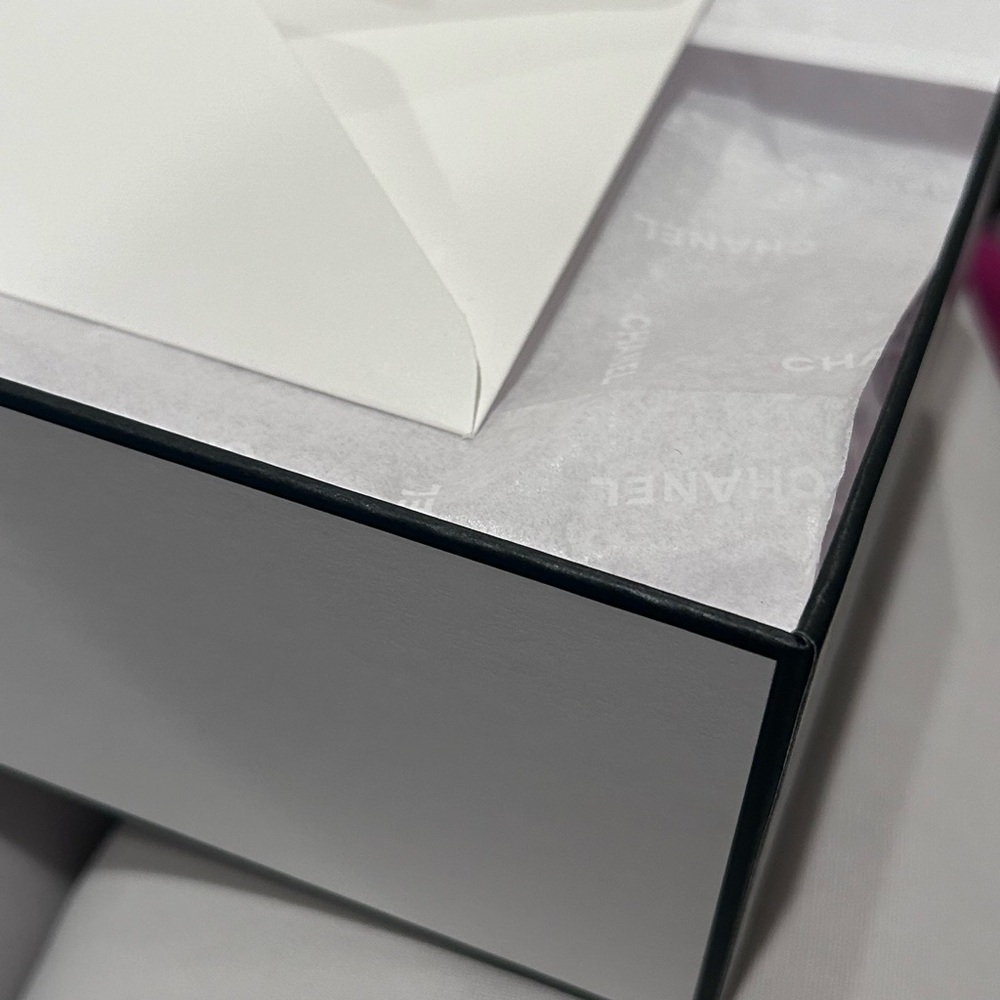 Empty Chanel Box - Picture 6 of 15